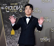 [포토] 장혁진, '감초 같은 배우' (2023 SBS 연기대상)