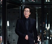 [포토] 신정근, '올블랙 슈트 입고' (2023 SBS 연기대상)