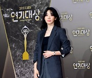 [포토] 이청아, '우월한 비율 뽐내며' (2023 SBS 연기대상)