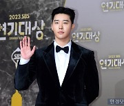 [포토] 김권, '멋진 모습에 시선강탈' (2023 SBS 연기대상)