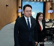 국민의힘 탈당 기자회견 마친 천하람