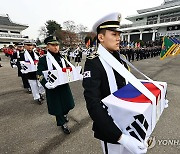 6·25 전사자 유해 봉송하는 국군 의장대