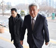 방송통신위원회 도착한 김홍일 신임 방통위원장