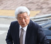 취임식 위해 방송통신위원회 도착한 김홍일 신임 방통위원장