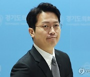 국민의힘 탈당 기자회견 하는 이기인