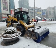 서울에 눈 9㎝ 쌓이자 사고·도로통제 잇따라…비상근무 1단계