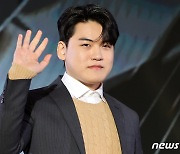 '구마유시' 이민형, 멋진 손인사