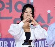 [포토] 나는 솔로 10기 정숙, '매력적인 미소로 하트~' (2023 SBS 연예대상)