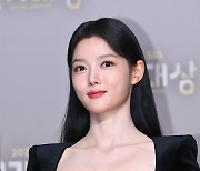 김유정 눈물…송강과 최우수상 수상 " 20년째 연기, 건강한 배우 되겠다" [SBS 연기대상]