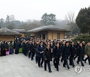 북한 신년경축행사 참가 노력혁신자들 만경대 방문