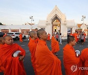 THAILAND RELIGION BUDDHISM NEW YEAR MERIT