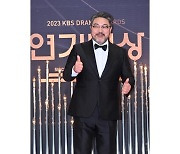 [2023 KBS 연기대상] 이원종, 故 이선균 추모 "야만의 계절"