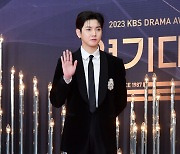 [포토] 렌, '멋진 모습에 시선강탈' (2023 KBS 연기대상)