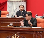 김정은 "남북은 적대적 두 국가 관계…통일 안 돼"