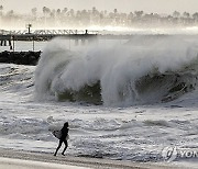 APTOPIX High Surf West Coast