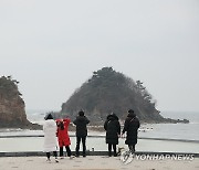 흐린날씨에도 해넘이 명소 북적