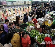 INDONESIA-SURAKARTA-NEW YEAR HOLIDAY-MARKET