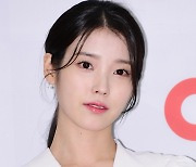 "기쁜 날 많은, 한해 되시길"...아이유, 새해 2억 기부