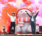 K팝 레전드의 귀환…동방신기, 데뷔 20주년 콘서트 대성황