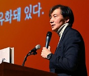 조국 "대통령실 학폭 터진 날, 공교롭게 이선균 수사 착수"