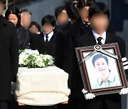 "한동훈 처벌해 본보기 삼아야"…故이선균 비보 정치화 논란 [이슈+]