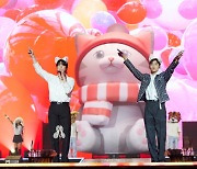 레전드는 달랐다…동방신기, 20주년 단독 콘서트 '내공 大폭발'…"항상 믿어줘 감사"