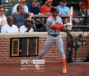 첫 투구에 홈런 쳤는데 '초구 홈런' 아니다? MLB 새 규칙이 만든 기묘한 순간들