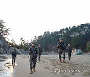 새해 첫날 수제선 정찰 나선 육군 23경비여단 기동타격대