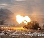 군, 새해 첫날 포사격 훈련으로 '압도적 화력' 과시