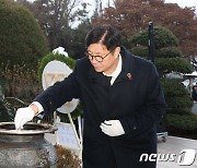 도성훈 인천시교육감, 현충탑 참배로 새해업무 시작