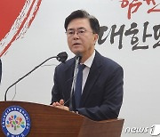 김태흠 "정치테러 결코 있어선 안돼…이재명 대표 쾌유 빈다"