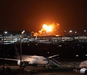 日 하네다 공항서 JAL 항공기 화재…"400명 탑승, 탈출 중"(상보)