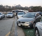 주차장 입구 차로 막고 해돋이 보러 간 민폐女…빼달라 전화하니 “그런데요?”