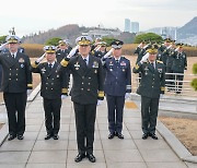 부산 육·해·공군 및 주한미해군 장병 충혼탑 참배