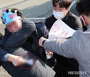 '부산 피습' 이재명, 57년생 피의자…"죽이려고 했다"(종합)