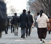 [내일날씨] 전국 대부분 지역서 비 또는 눈… 빙판길 주의해야