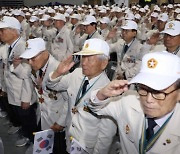 월남전 유공자에도 '영웅의 제복' 전달한다