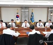 새해 첫 수석비서관회의 주재하는 윤석열 대통령