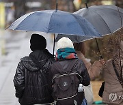 [날씨] 전국 대부분 비나 눈…수도권 미세먼지 '나쁨'