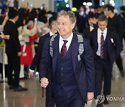 출국하는 아시안컵 축구 국가대표팀 클린스만 감독