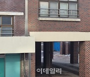 금가고 떨어지던 학교 '창문 인방' 경기도교육청 보수예산 첫 편성