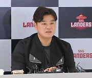 "이정후, 누구보다 성공 확률 높다" 선배 추신수의 조언