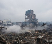 [포토] 전소되고 건물 골조만 앙상하게 남은 日 와지마