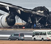 한 활주로에 비행기 두 대…JAL-해상보안청, 누구의 잘못일까