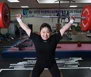 Singing weightlifter Kim Su-hyeon has big plans for the Asian Games