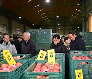 청송군 농산물산지공판장, 새해 첫 경매 개시