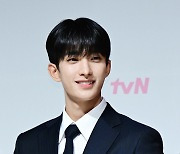 세븐틴 도겸, 엄지에 하트까지[포토엔HD]