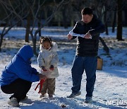 中 2100년 인구 5억명 '위기'…정부 '가부장 정책' 그대로