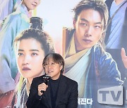 '외계+인2' 최동훈 감독 "1부 흥행 참패, 내가 뭘 잘못했나 꿈에서도 아른거려" [TD현장]