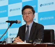 태영건설 채권단 설명회 관련 질문듣는 강석훈 산업은행 회장